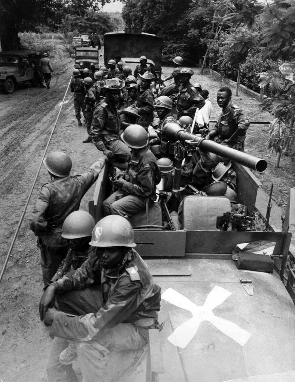 Government Troops in the Congo Civil War||Congo 1960|Map of the Congo