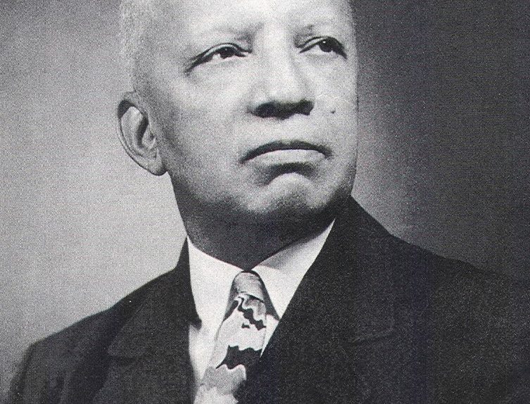 Carter G Woodson in a suit and tie, black and white photo