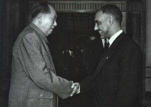 Mao Zedong with Moktar Daddah, 1968 (Wikipedia)