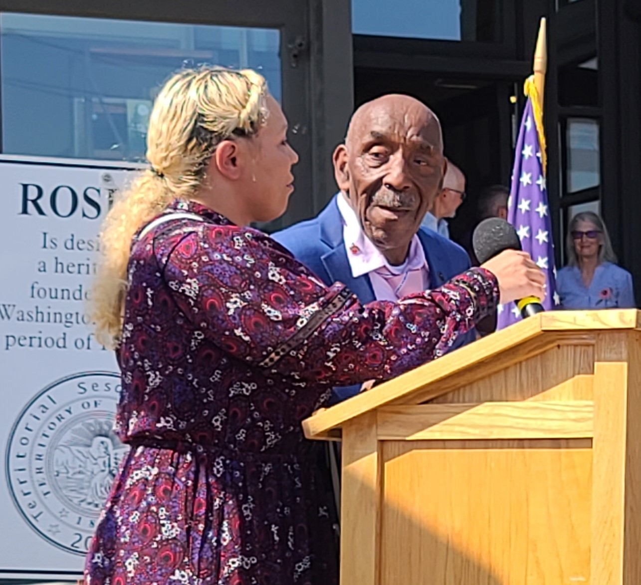 Mayor William Craven Speaking (with Daughter Assisting) Roslyn, Washington, August 7, 2021 (Jamila Taylor Collecetion)