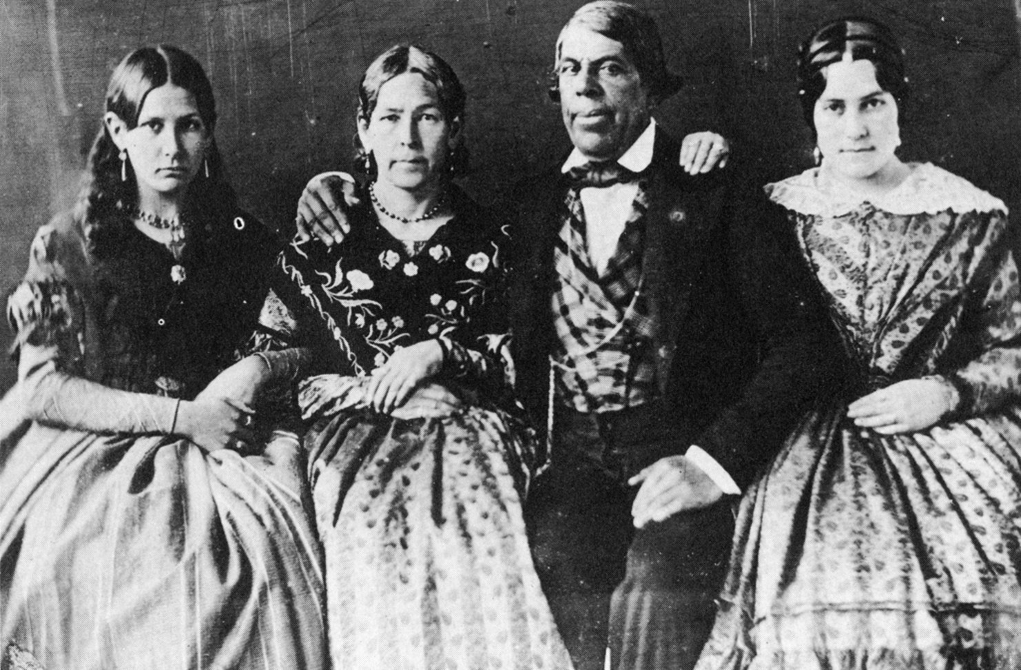 Pio Pico Wife and Daughters (Public Domain)