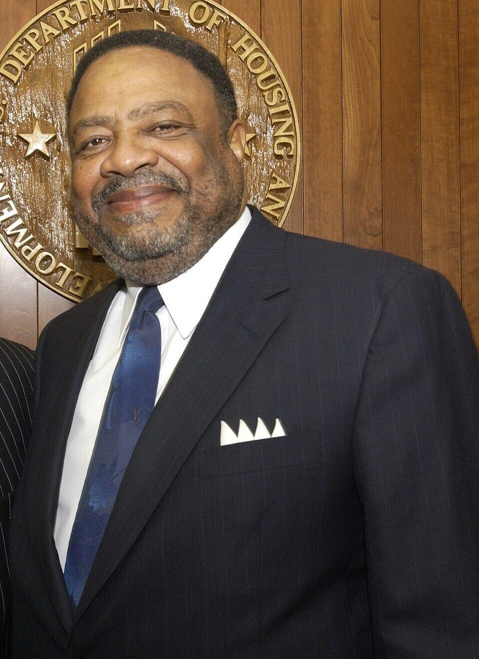 Secretary Alphonso Jackson meeting with Mobile, Alabama Mayor Samuel Jones and associates at HUD Headquarters.